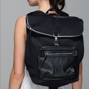 Lululemon Kickin it Backpack - black Mesh. Used Condition! L🍋🍋K!